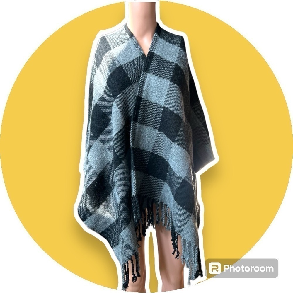 Abercrombie & Fitch Black Gray Plaid Shawl